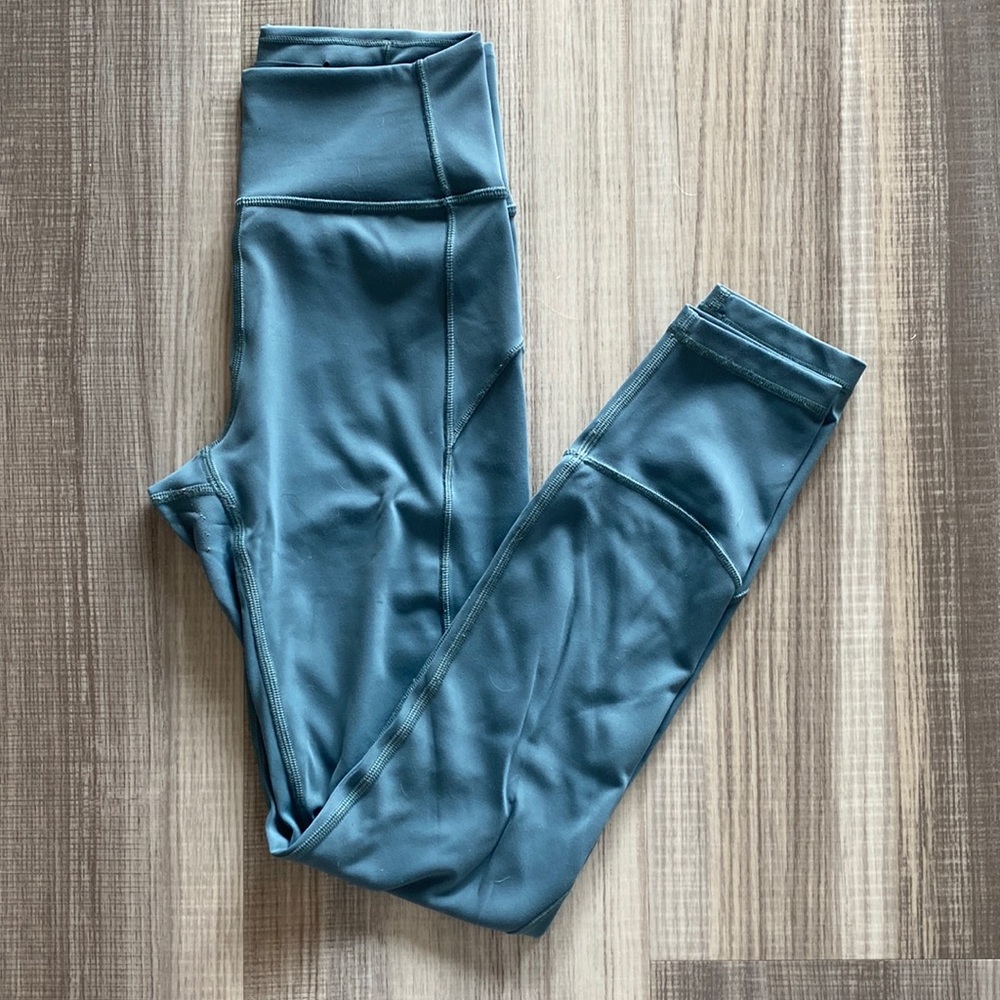 Lululemon in movement tight/Leggings size 4